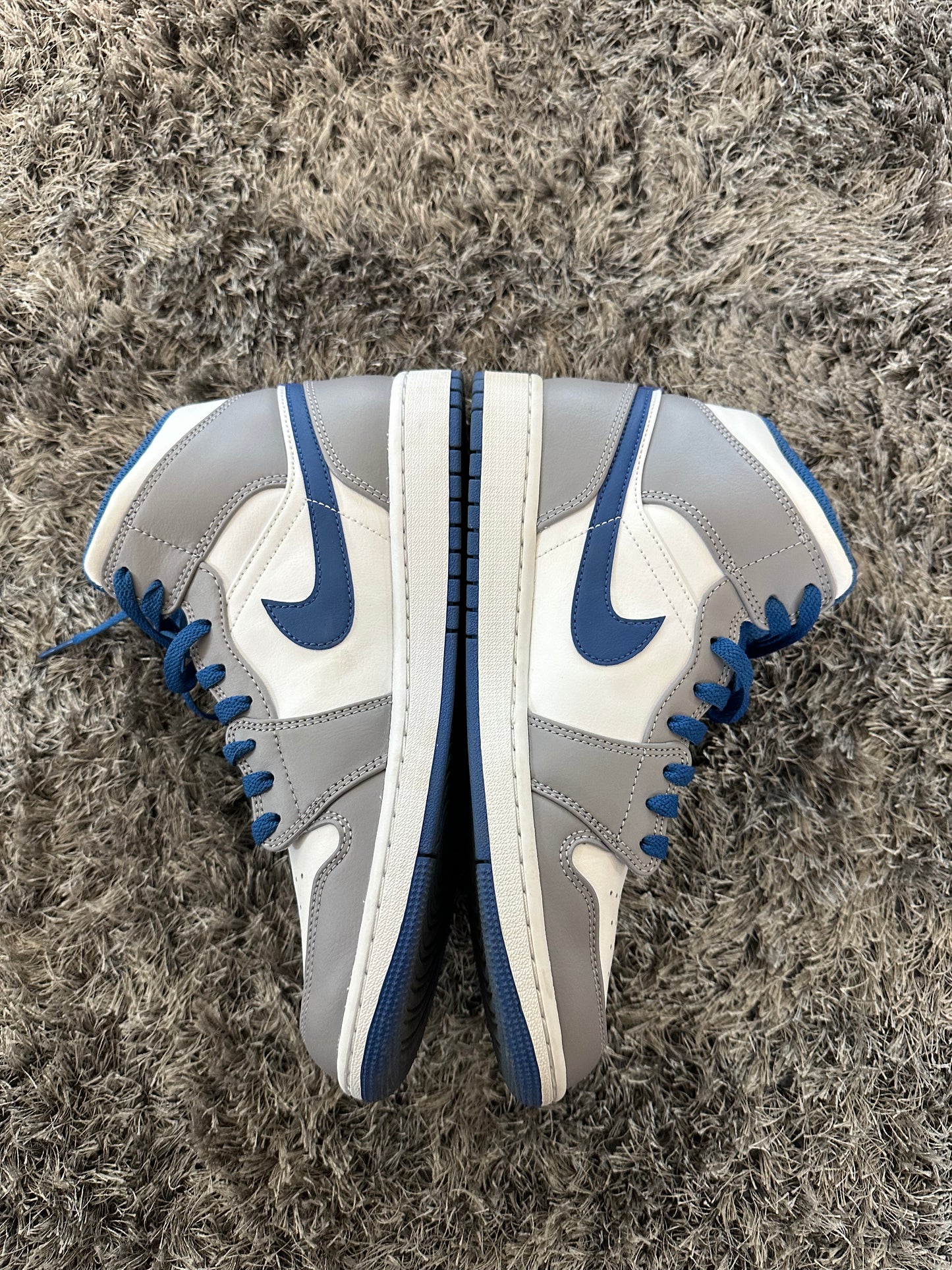 Jordan 1 Mid Grey Blue