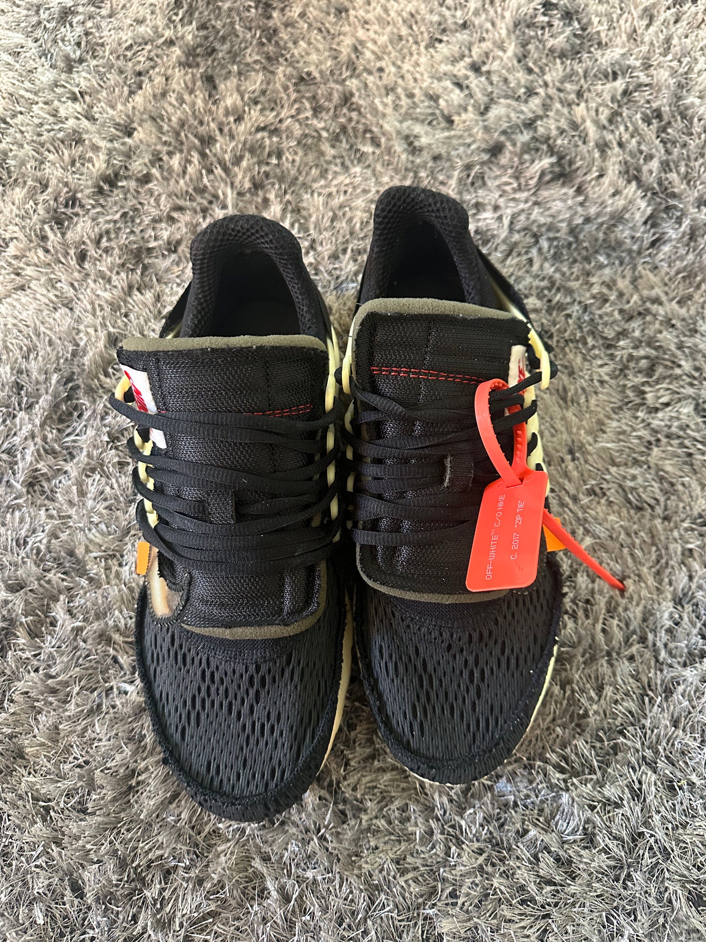 Presto Off-White Black