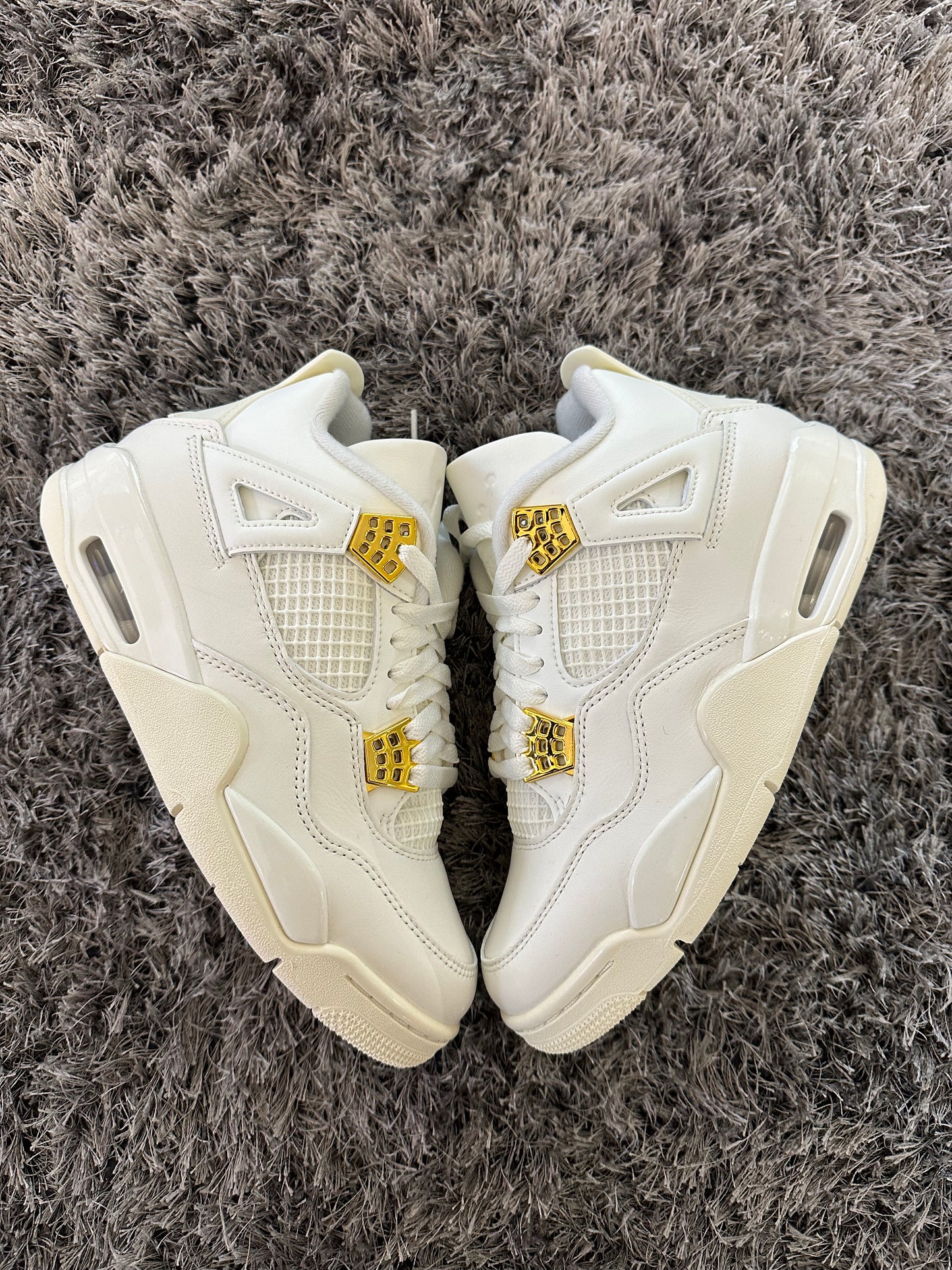 Air Jordan 4 Metallic Gold