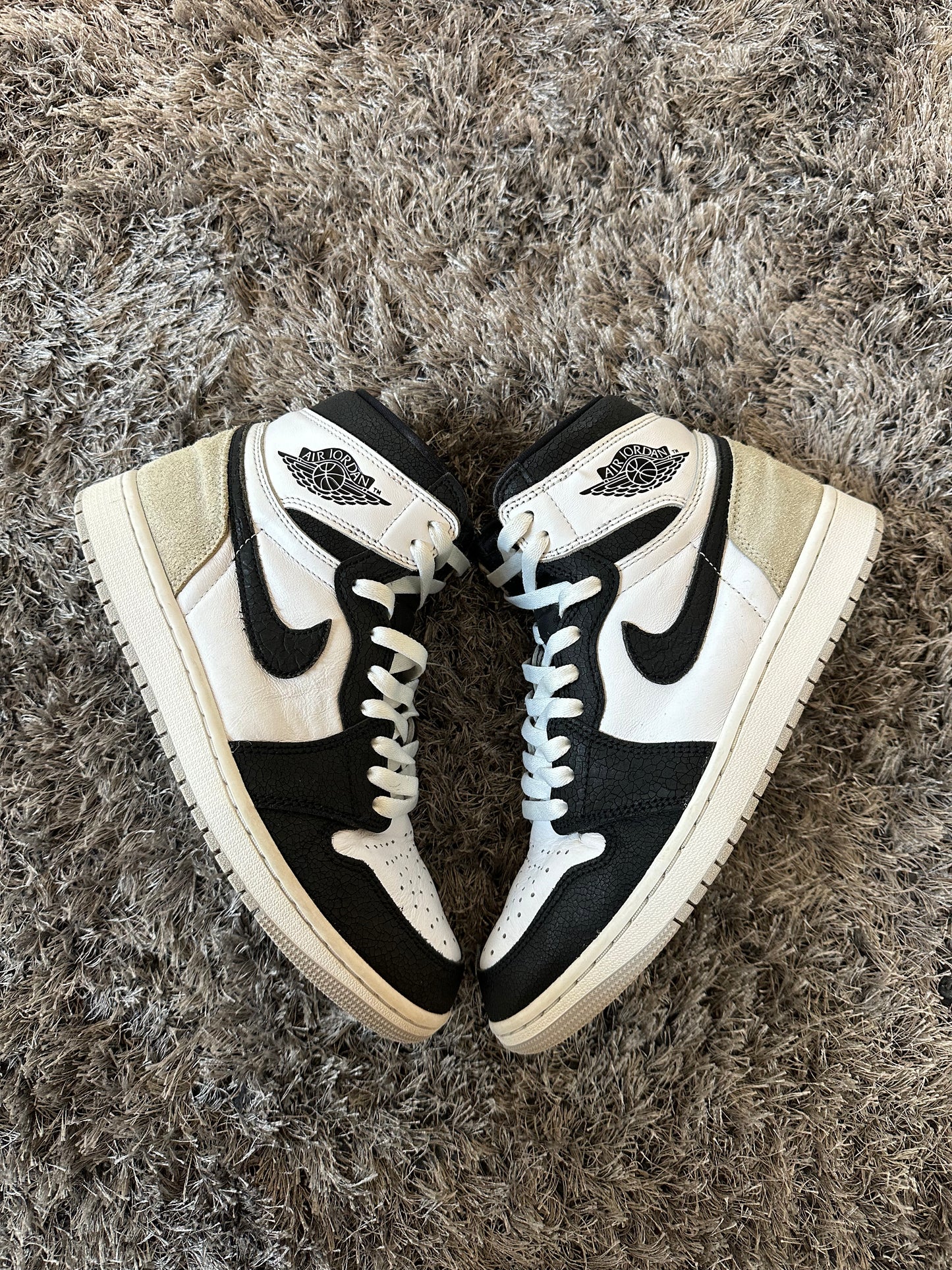 Air Jordan 1 Retro High white smoke black